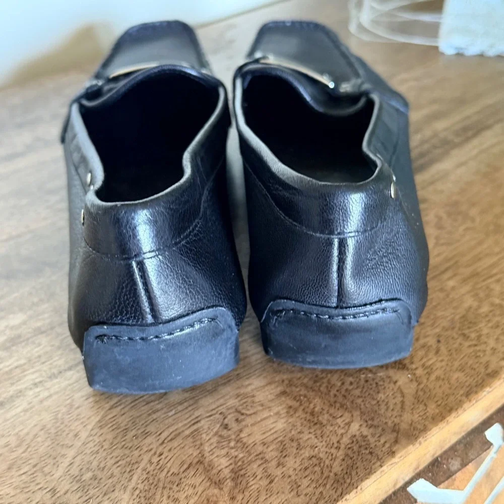 Stuart Weitzman Black Leather Loafer Women Size 8 SS Narrow Buckle Studs Classic